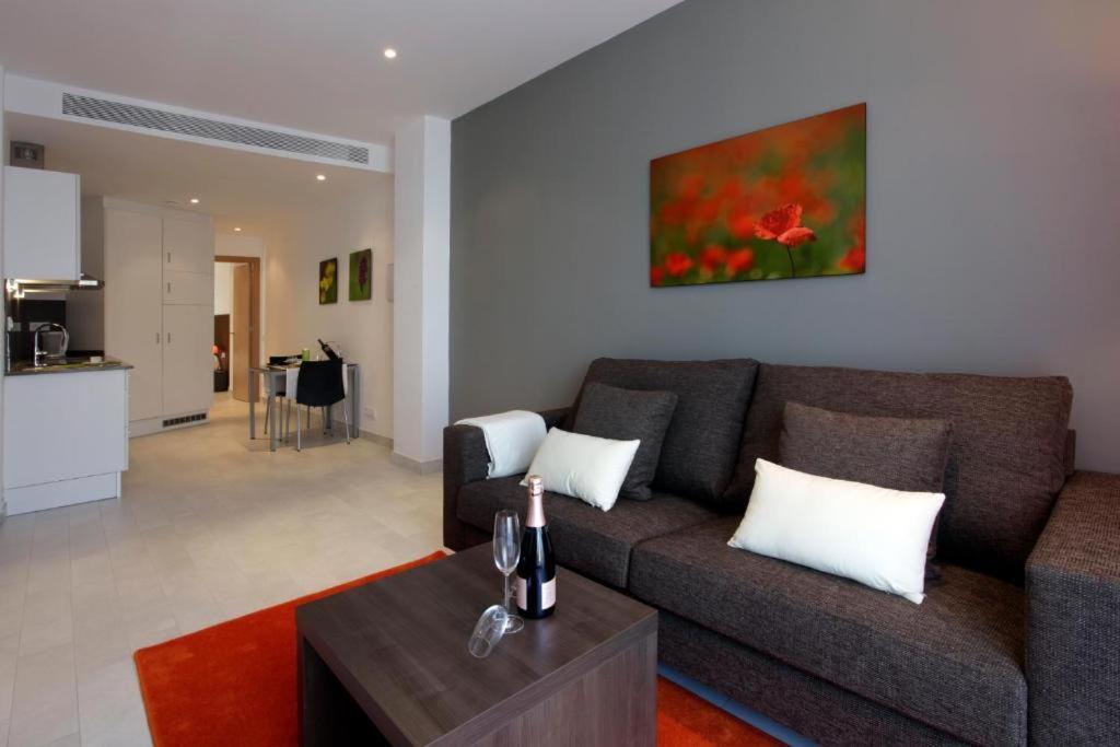 Fisa Rentals Les Corts Apartments Barcelona Exterior photo